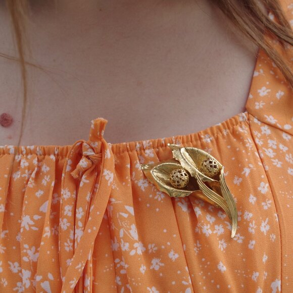 Beautiful Gold Plated Lily Flower Brooch - Picture 1 of 7